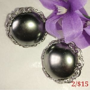 🦋 STAR Gray Faux Pearl Clip Earrings